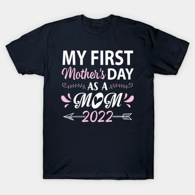 Mummy Est. 2022. Simple Typography Design Perfect For The New Mum Or Mum To Be. T-Shirt
