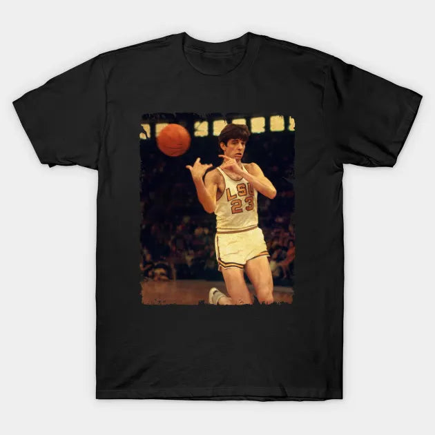 Pete Maravich - Vintage Design Of Basketball T-Shirt