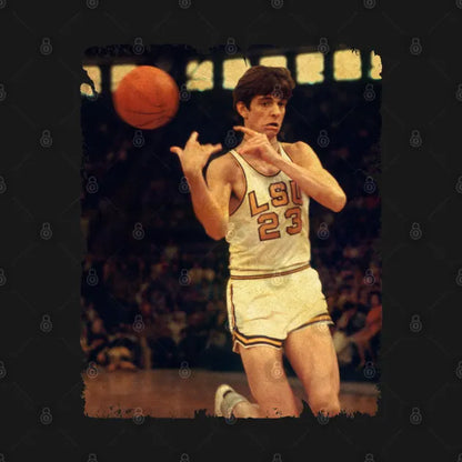 Pete Maravich - Vintage Design Of Basketball T-Shirt